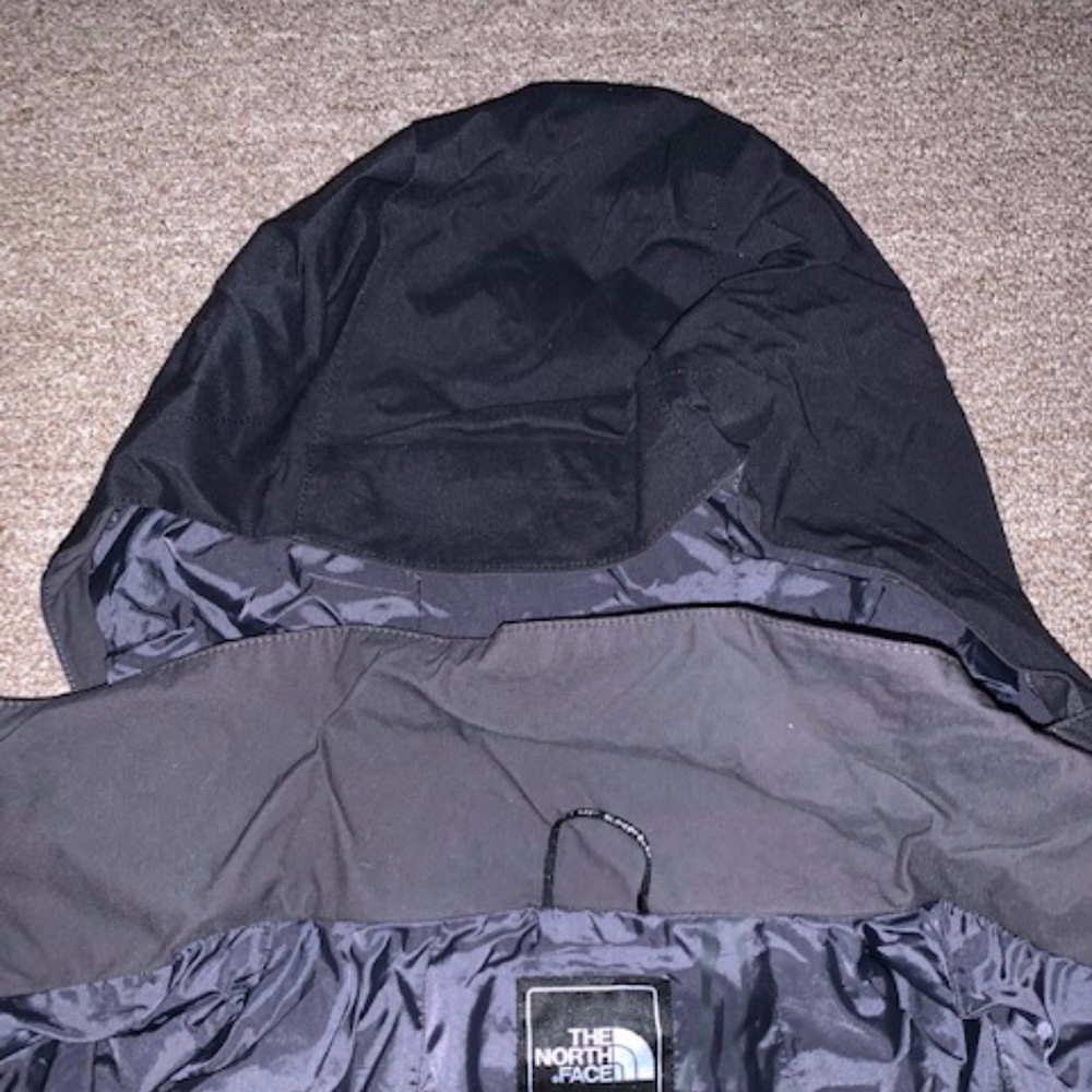 (Limited Edition) North Face Shell Jacket - Picture 8 of 8